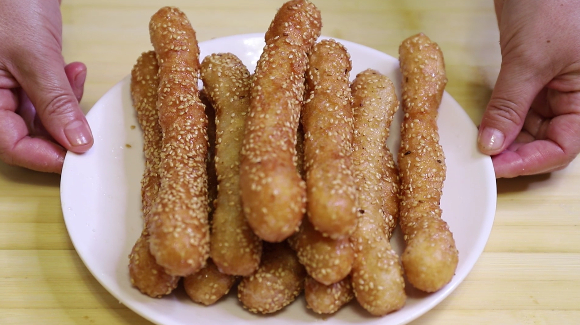 糯米可以做什么吃?刘姐今天教你超简单的小零食,酥脆美味又拉丝