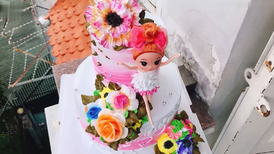 漂亮的芭比娃娃蛋糕制作视频
