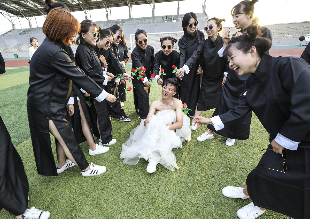 初中毕业选护理专业：优缺点及职业发展方向