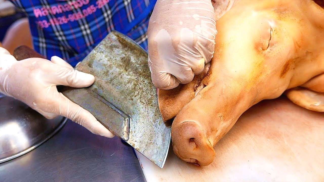 大厨把整个“猪头”的脸剔下来,不用红烧,直接凉拌后又香又辣!