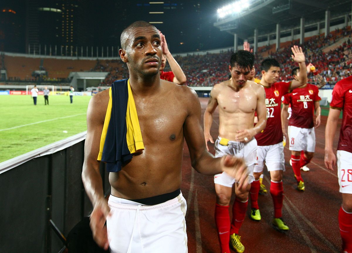 穆罕默德·阿里：拳击传奇与社会活动家