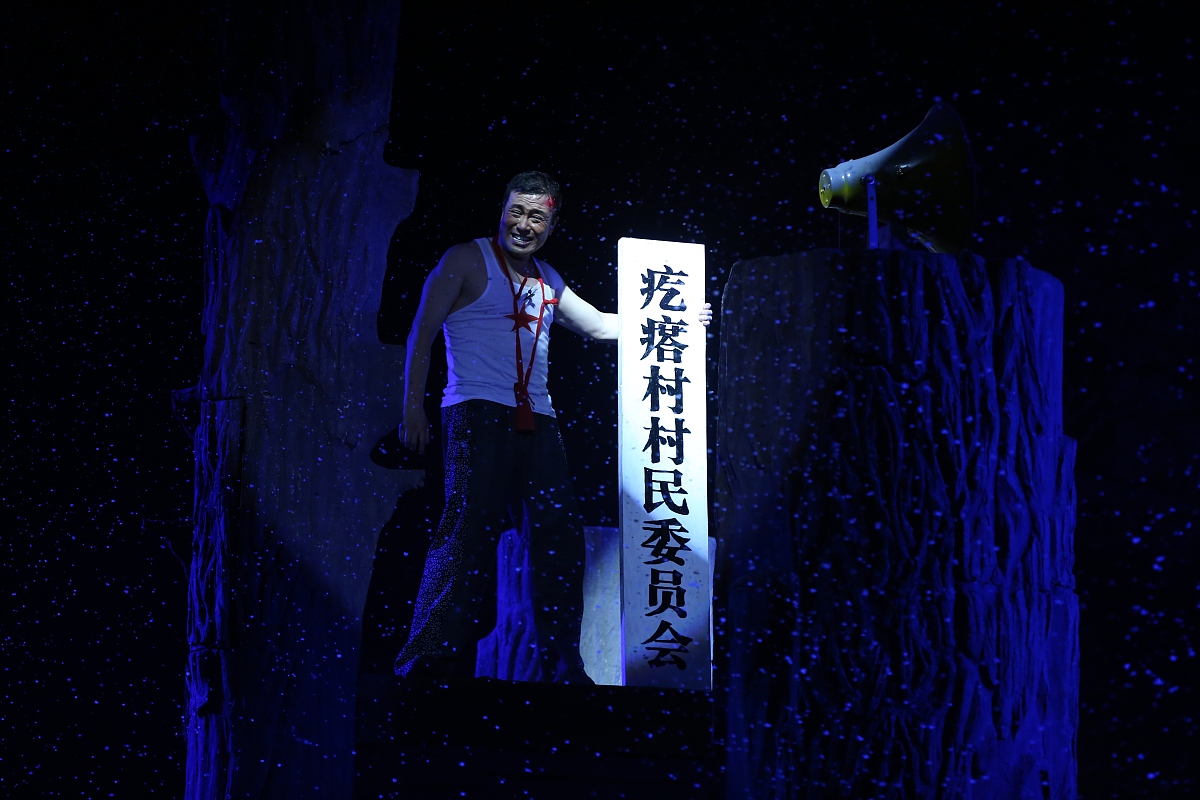 2015年2月1日,辽宁沈阳,"乡村喜剧故事"《代理村官》演出现场.***_***