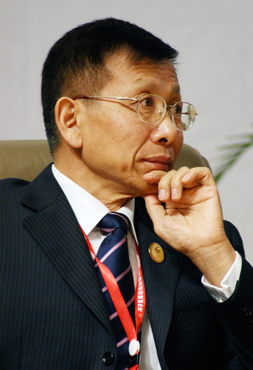 2008年7月19日,郑州举办2008经济高层<strong>论坛</strong>,许继集团有限公司任董事长