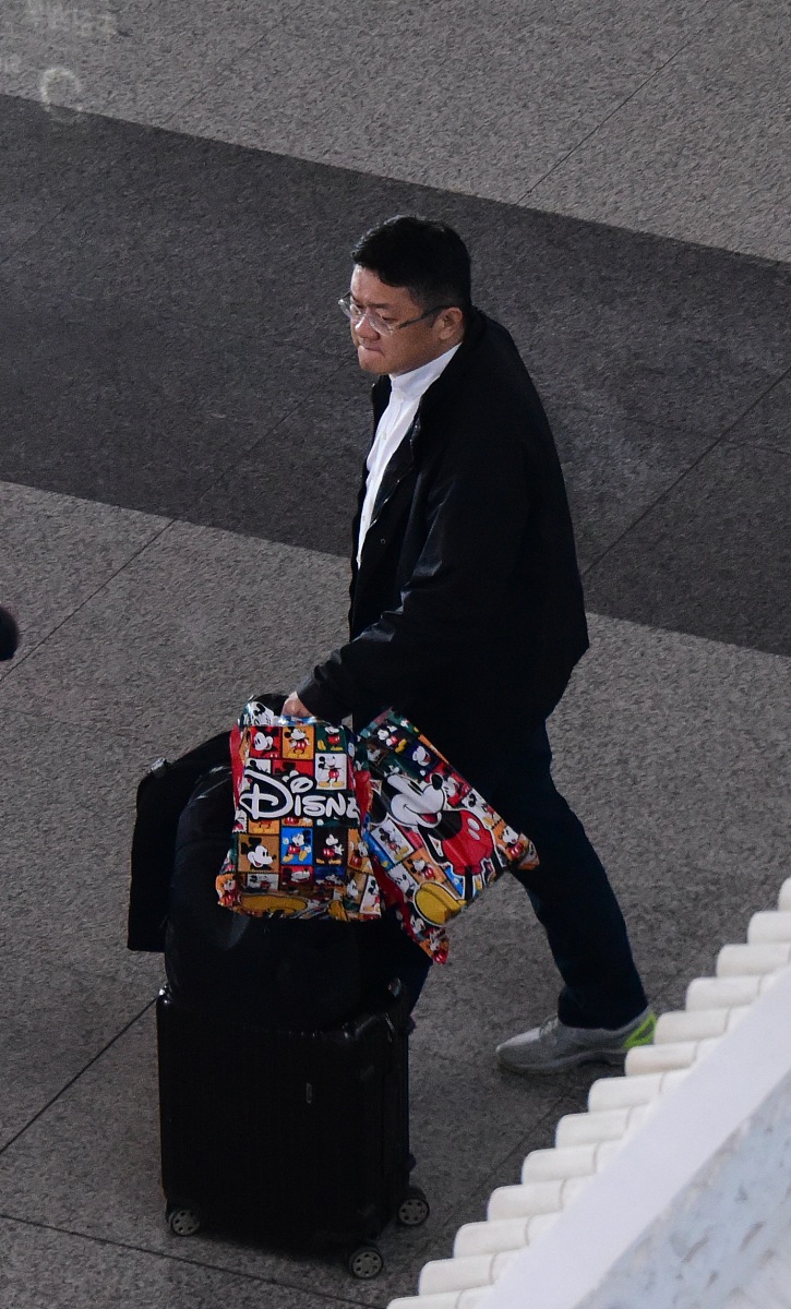 男朋友帮他兄弟干活我打电话去他