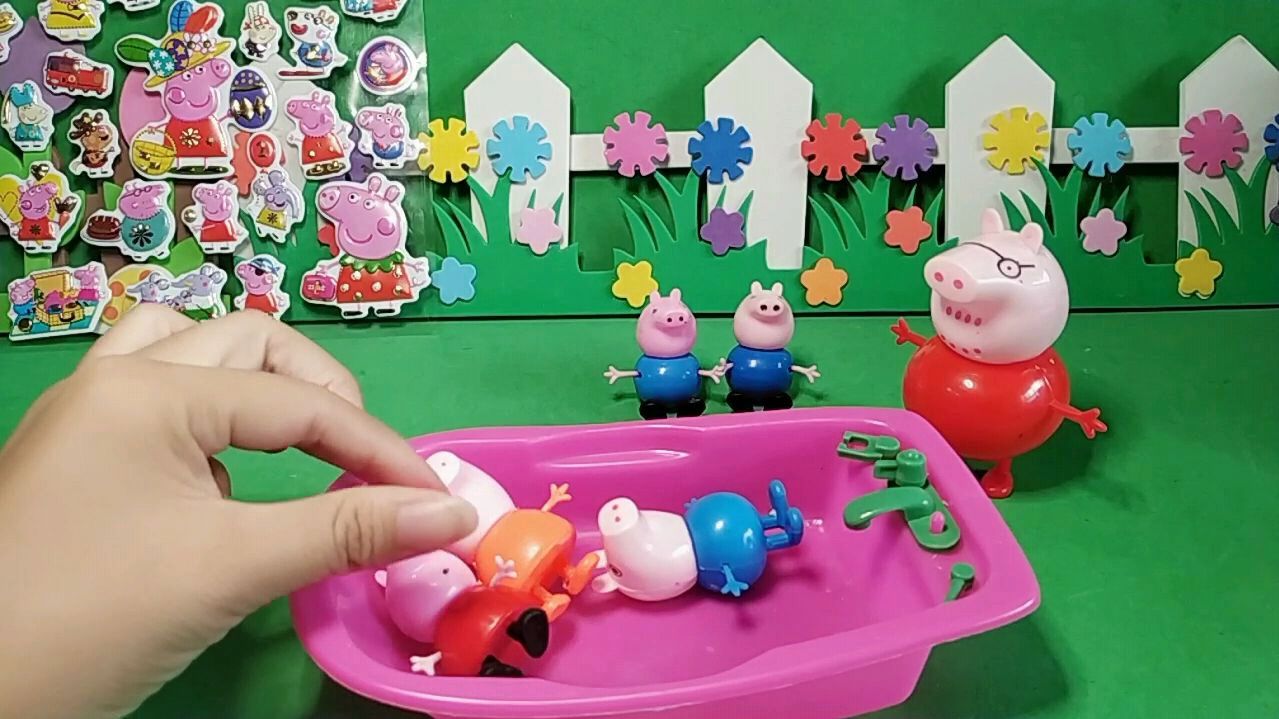 小鸭子的妈妈带着小鸭子回家了
