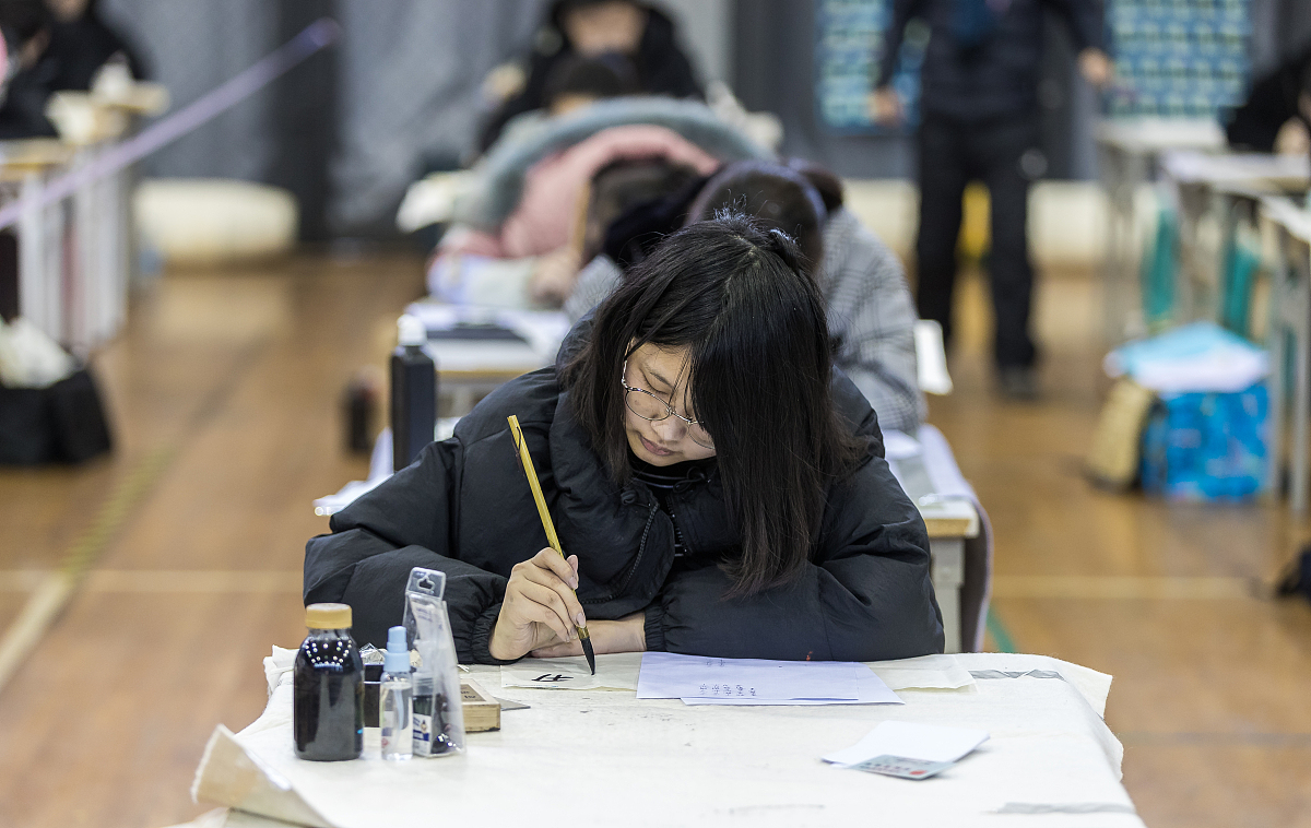 杭州美术职业学校2022年招生办电话是多少好麽