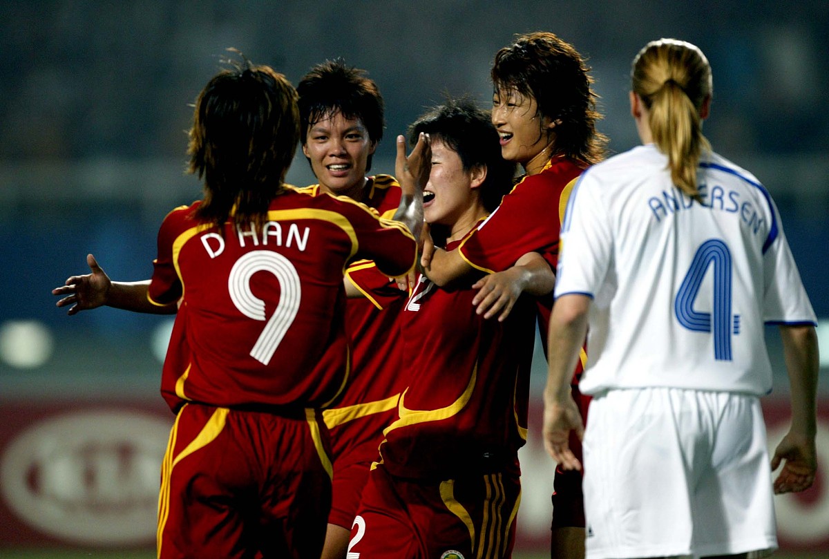 2007年4月21日,武汉,足球表演赛,中国国家女子足球队3-2战胜国际足联