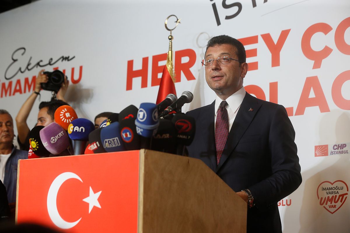 围绕出租工地器材为主题写一篇4000字数的工作报告2021年工地器材租赁公司工作报告一、公司概况本公司成立于2005年主要从事工地器材出租业务。经过多年发展公司已经拥有了完善的器材库存和先进的管理技术服务范围遍布全国各地。二、市场分析随着城市建设和工程建设需求的不断增长工地器材租赁市场呈现出蓬勃发展的趋势。同时近年来国家政策支持下建筑行业发展势头良好工地器材租赁市场也将逐步扩大。三、业务情况一租金