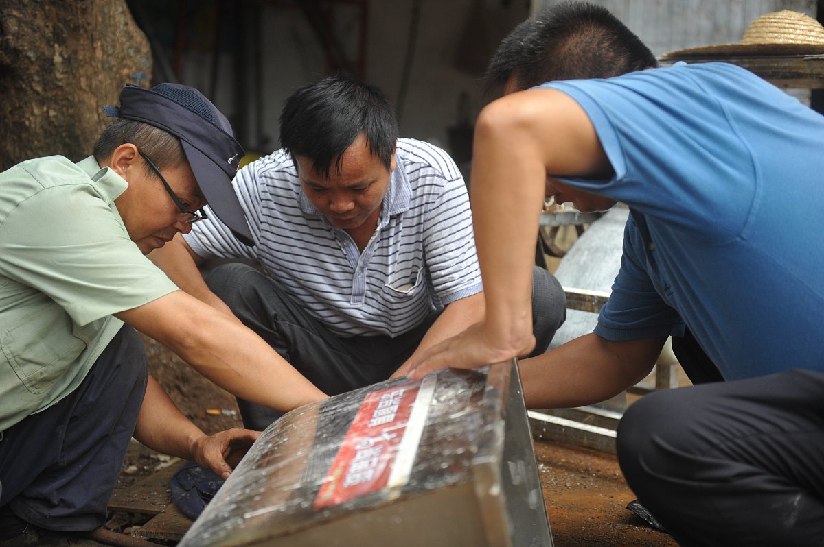 写一篇关于改善姚店镇三益村失地农民生存困境的对策。