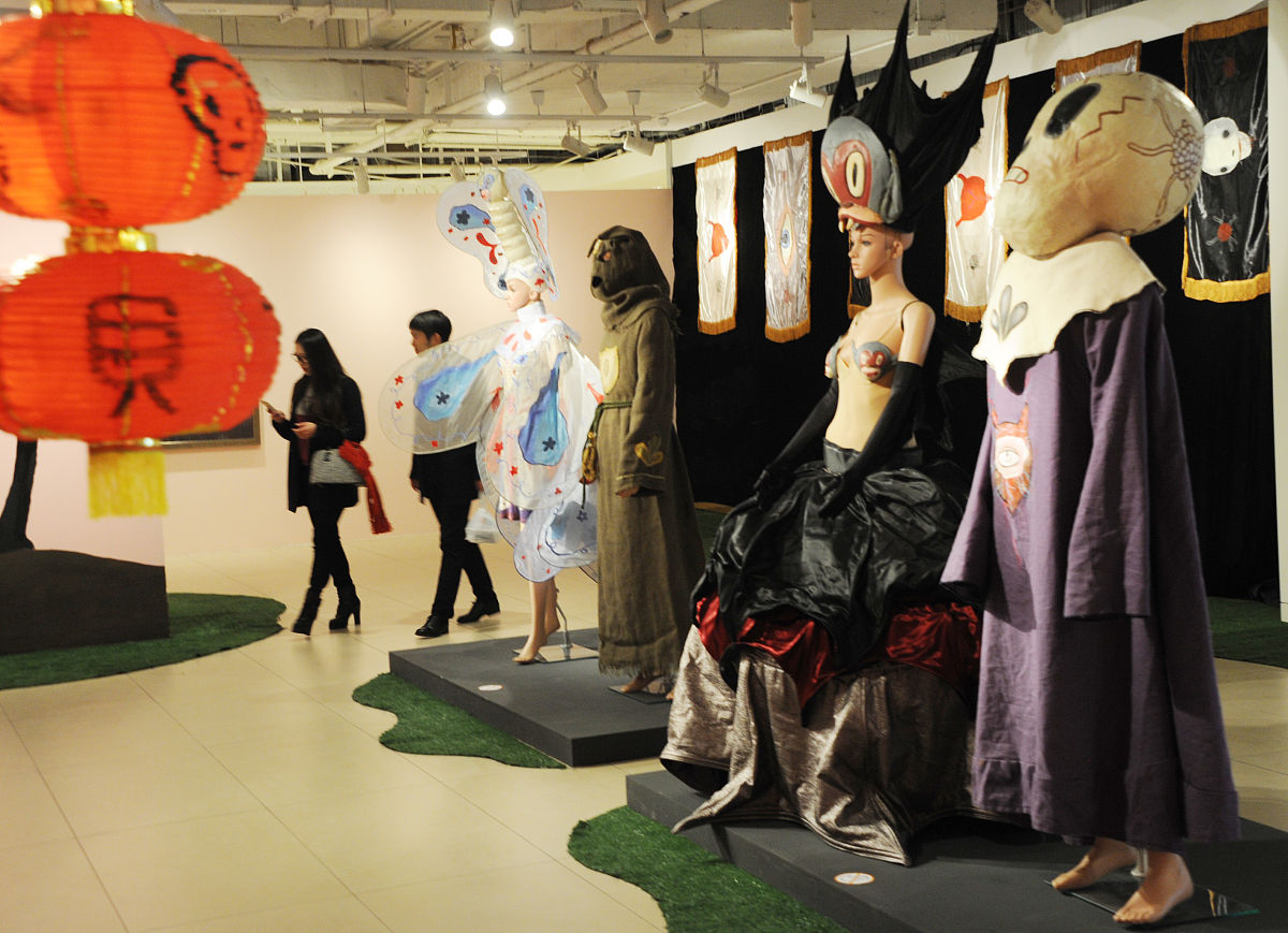 1 箭无虚发 - 意为箭必定命中目标鞭长莫及的意思。2 飞翔的箭翅不是永远的但箭头的锋利却是历久弥新的 - 意为箭翅虽然会磨损但箭头锋利依旧喻指人才的能力和实力在不断提升而知识和技能则是其能力和实力的基础。3 箭在弦上一发而过 - 意为要抓住机会迅速决定行动一旦开始就要果断地执行。4 百步穿杨 - 意为神箭手的表现形容精准度极高的射击能力。5 弓上挂满汗珠箭在靶心 - 意为付出了艰苦努力才能取得好