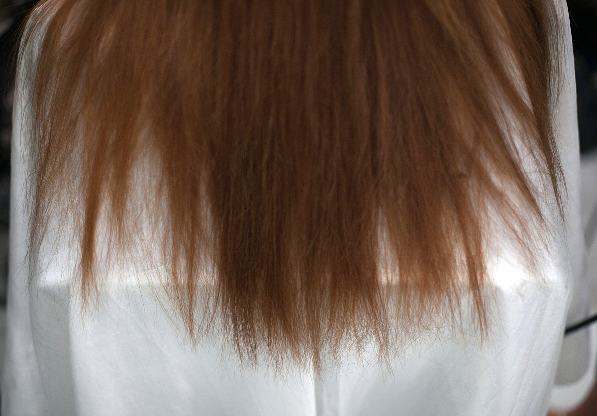 能不能再展开讲讲具体的奶茶灰棕配什么渐变色好看