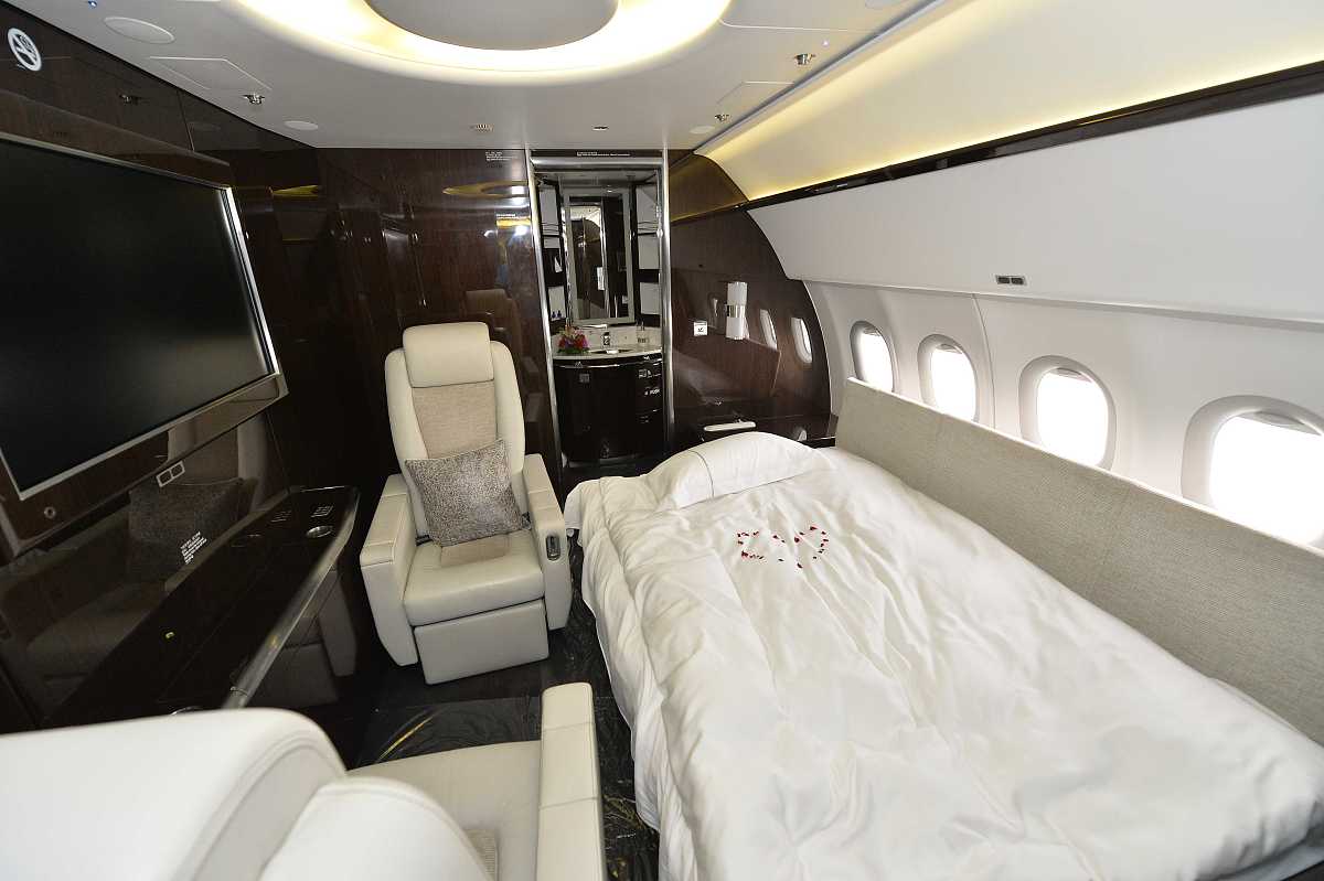 Falcon Deluxe Cabin: Luxurious & Spacious Air Travel Experience