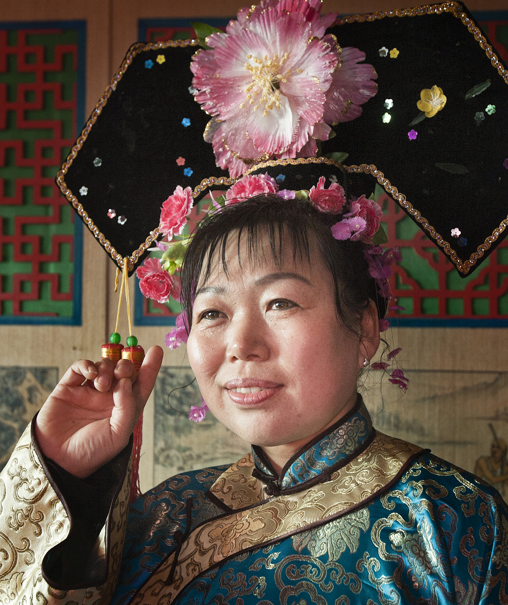***_***2007年11月24日,牡丹江小依兰岗村,满族祭祖,满族女人