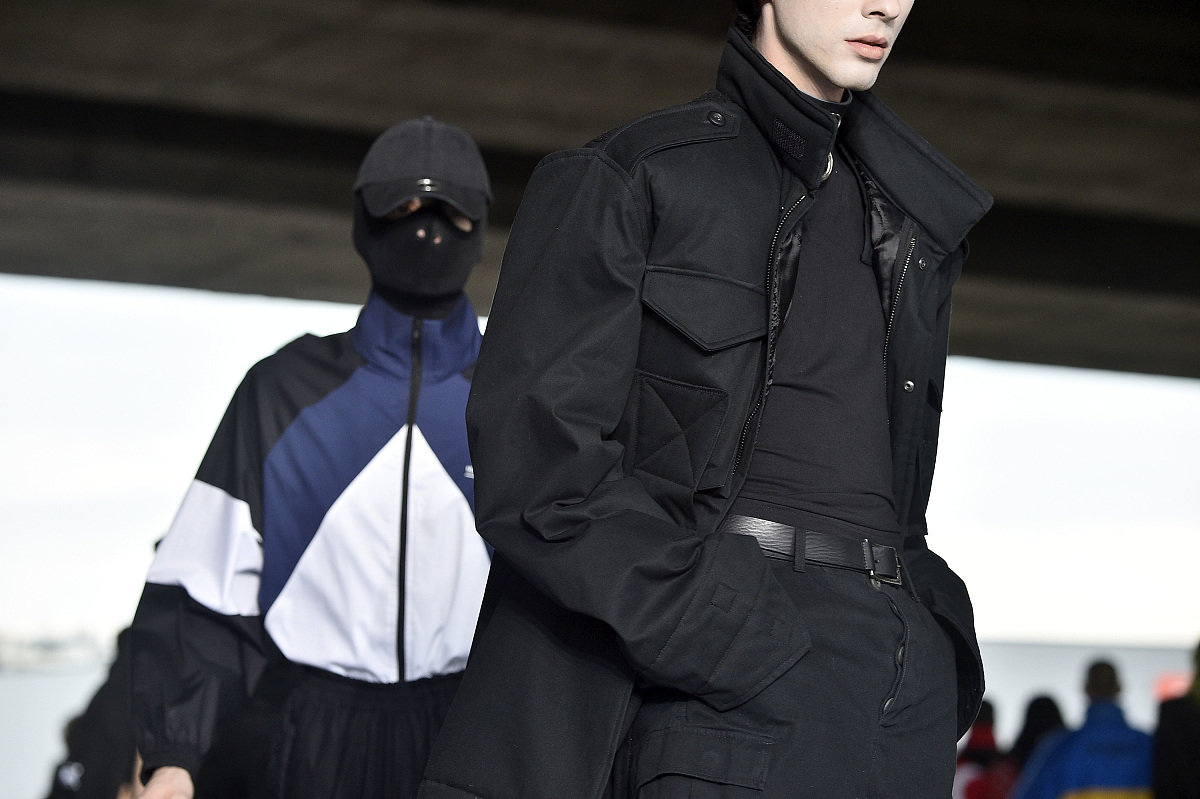 2018秋冬巴黎高定时装周 :vetements  细节