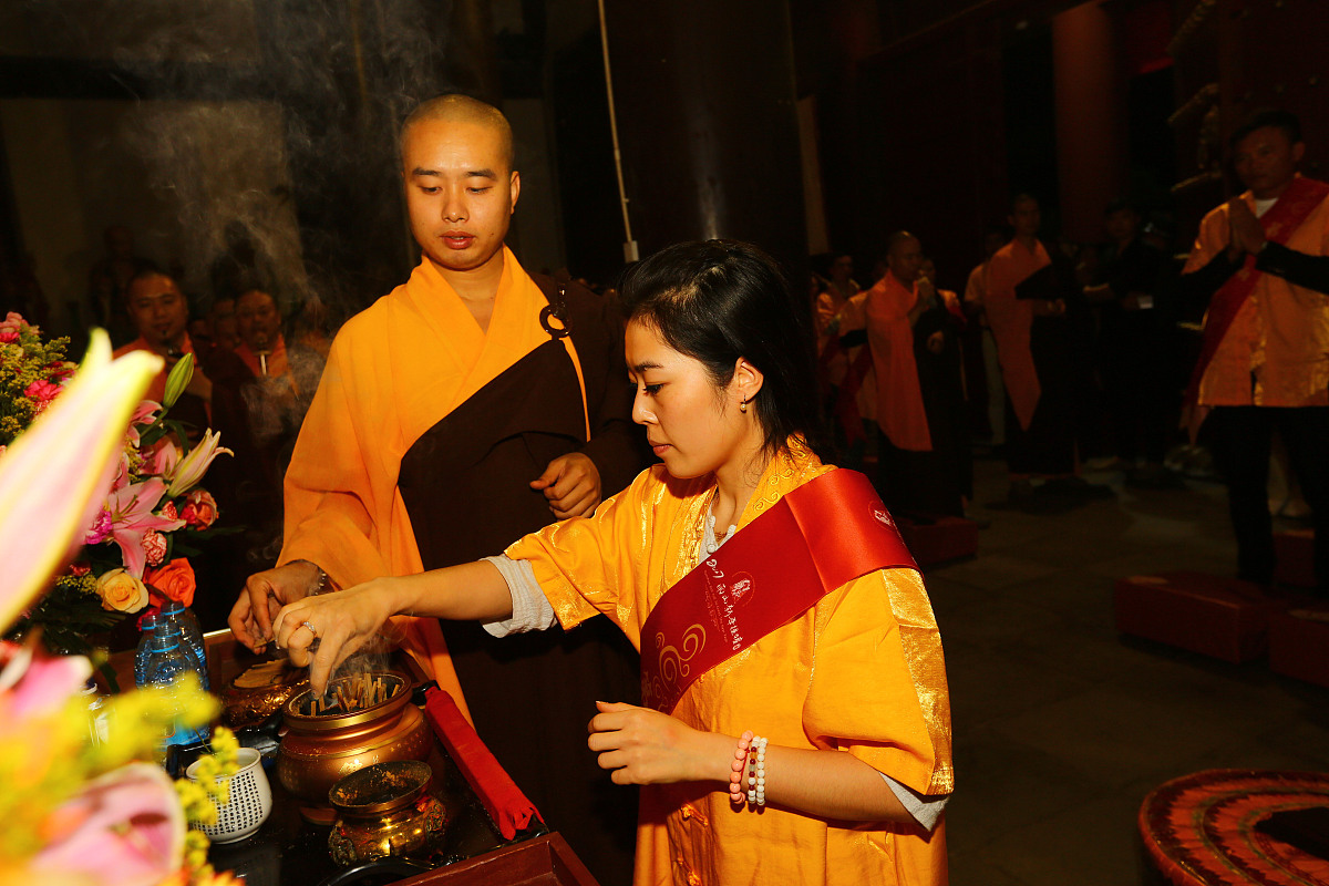 敬香后两竖一圆代表什么用210字帮我详细描述