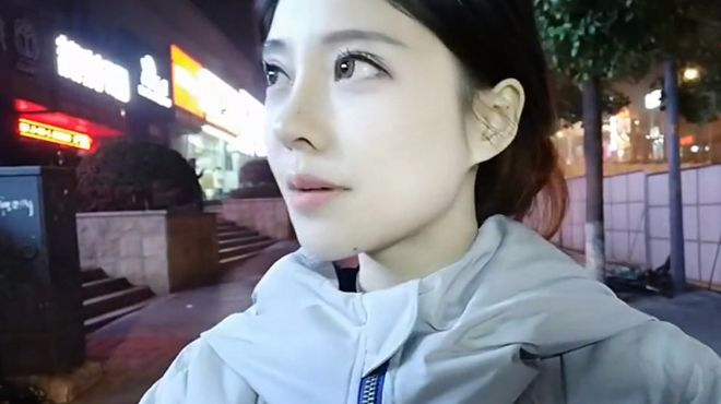 斗鱼一姐冯提莫被路人质疑假唱,提莫一开口让他信服了