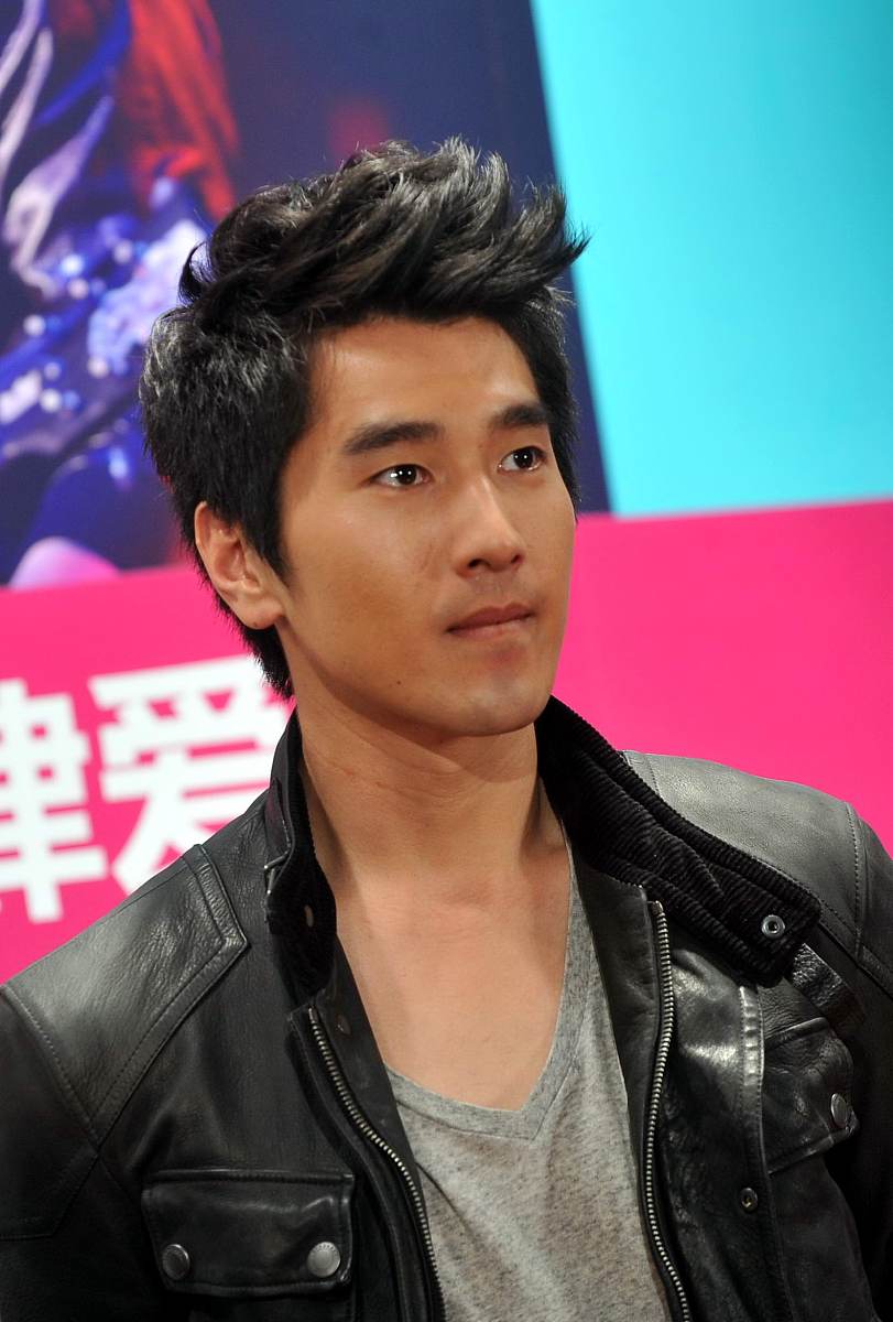 2012年05月14日,北京,电影《第一次》男生情歌告白会举行.***_***赵又