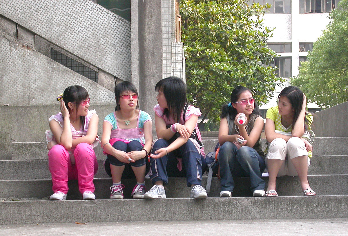 重庆女生学什么中专学校好