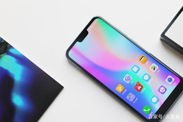 或者是花粉玩游戏的最佳手机,华为荣耀10 G