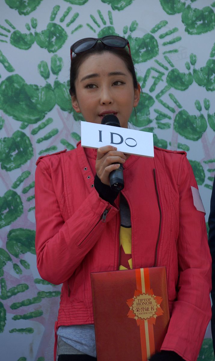 2014年03月16日,上海,明星出席i do 基金举行的慈善种树活动.