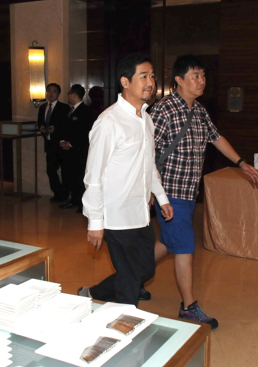 2014年07月21日讯,上海,近日张国立现身某酒店.***_***张国立