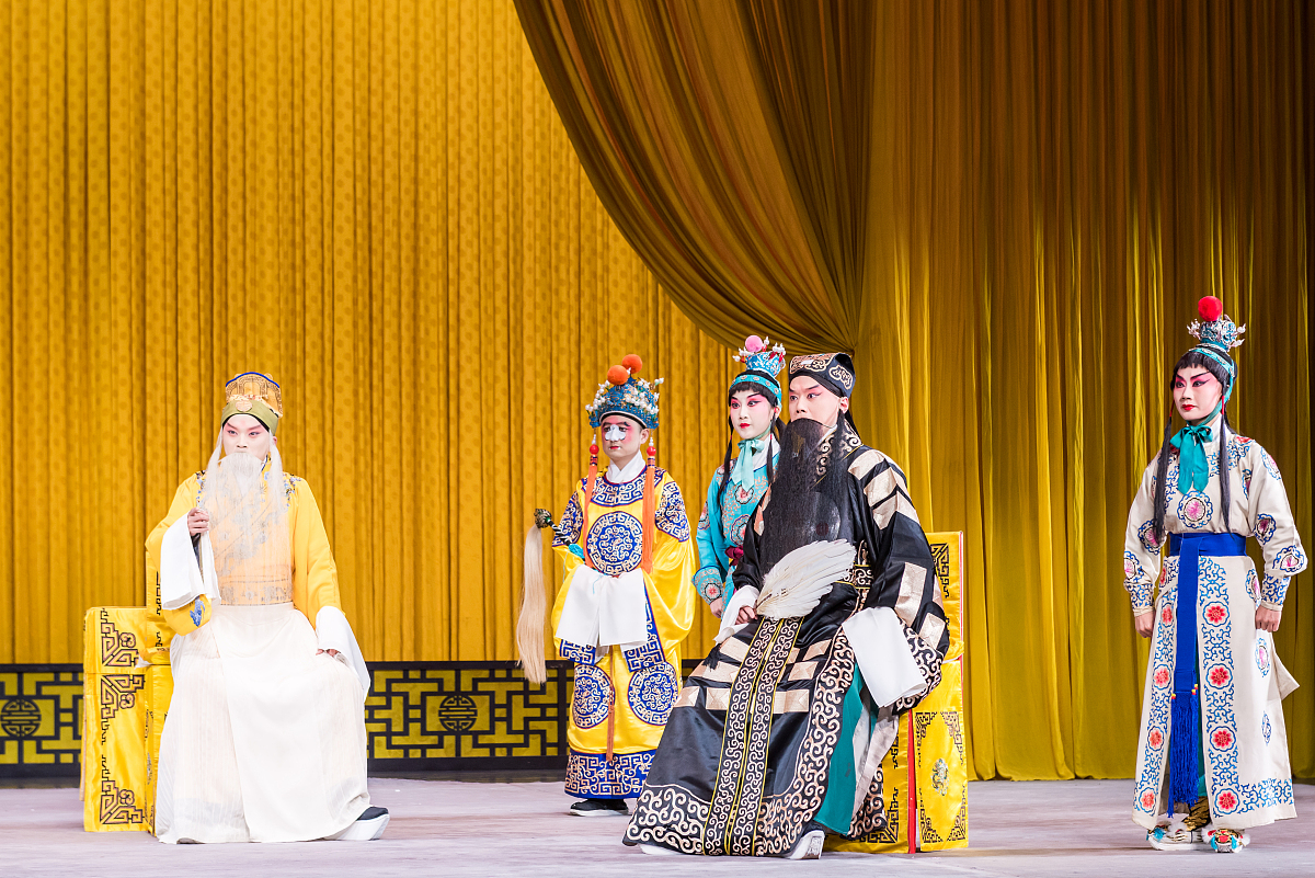 学戏剧学后悔死了？揭秘戏剧学专业：挑战与机遇并存