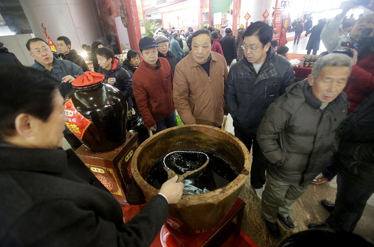2013年1月4日,武汉,560元1斤的陈醋引起市民的关注.3日上午,第十五届