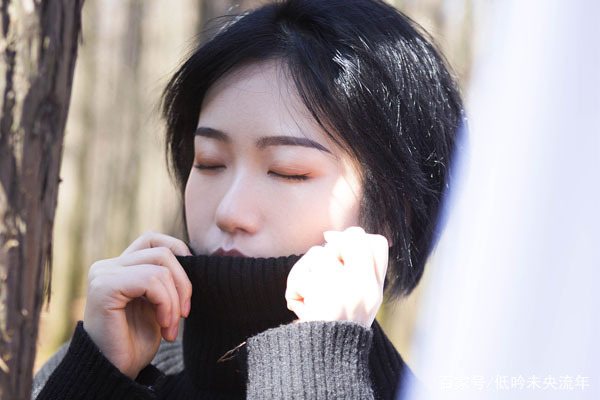 母亲去世父亲回老家独居,女儿挂念回乡探望,走