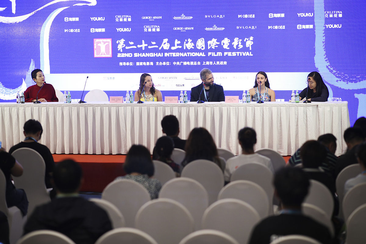 研读《辽宁省文旅产业高质量发展行动方案2023-2025年》请你谈谈政府在旅游地发展中扮演的角色和发挥的作用。