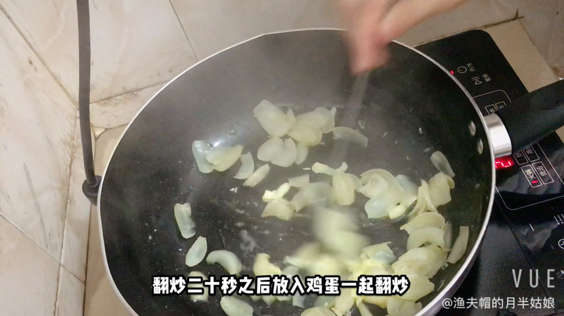 秋天家常菜,百合炒鸡蛋,一颗百合三个鸡蛋,快手简单的美味食谱
