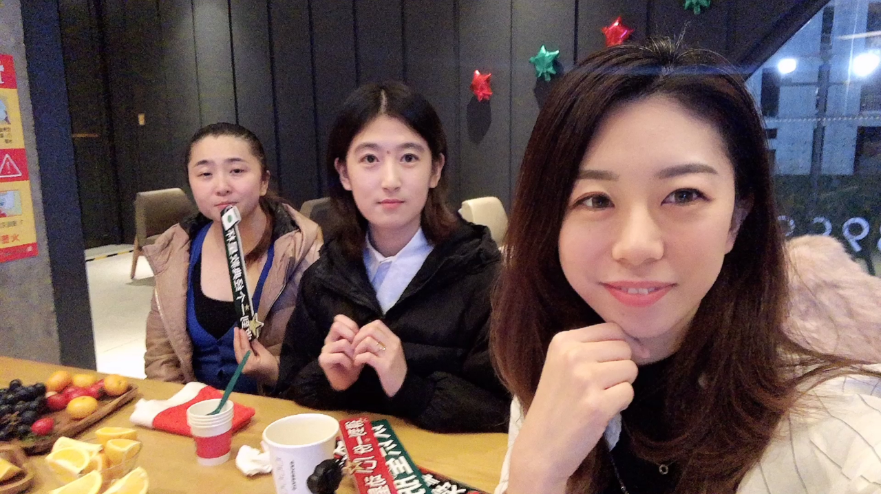 星巴克结识的小姐姐,讲述工作中遇到的趣事,原来快乐就在身边!