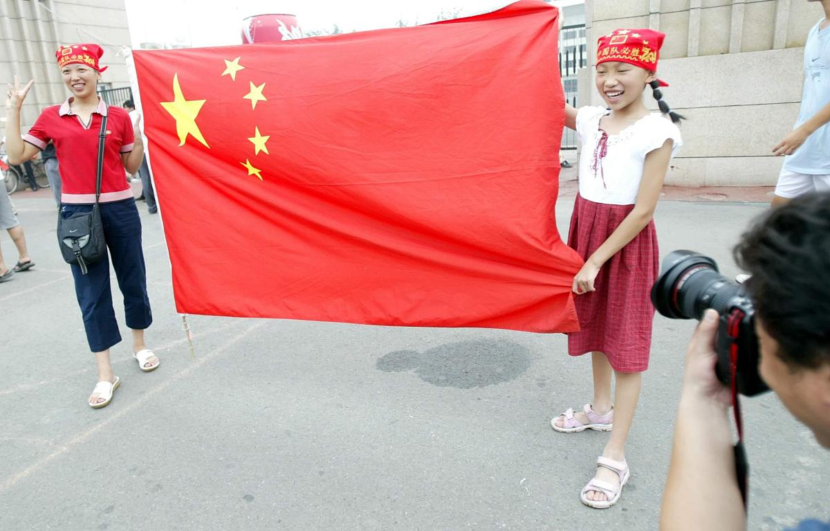 2004年7月17日,在离亚洲杯开幕还有4个小时的时候,火爆球迷抢先出击,