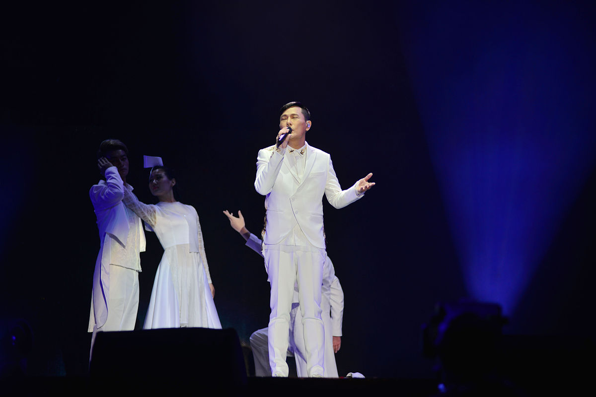 水上情歌演唱会制定了60、70、80、90、00不同年代情歌为此写一段宣传语