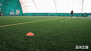 足球e级无球协调性训练教案_训练钝感力的方法_足球球感训练方法