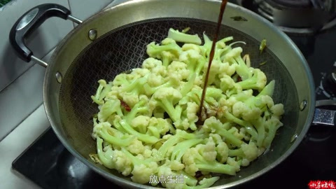 这才是花菜最下饭的做法,想要香脆有窍门,这样做天天吃不够