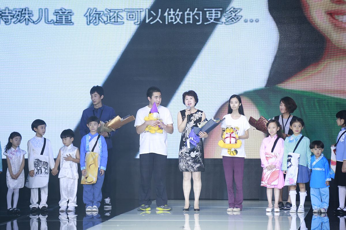 借助信息化手段创设小学数学美育课堂导语