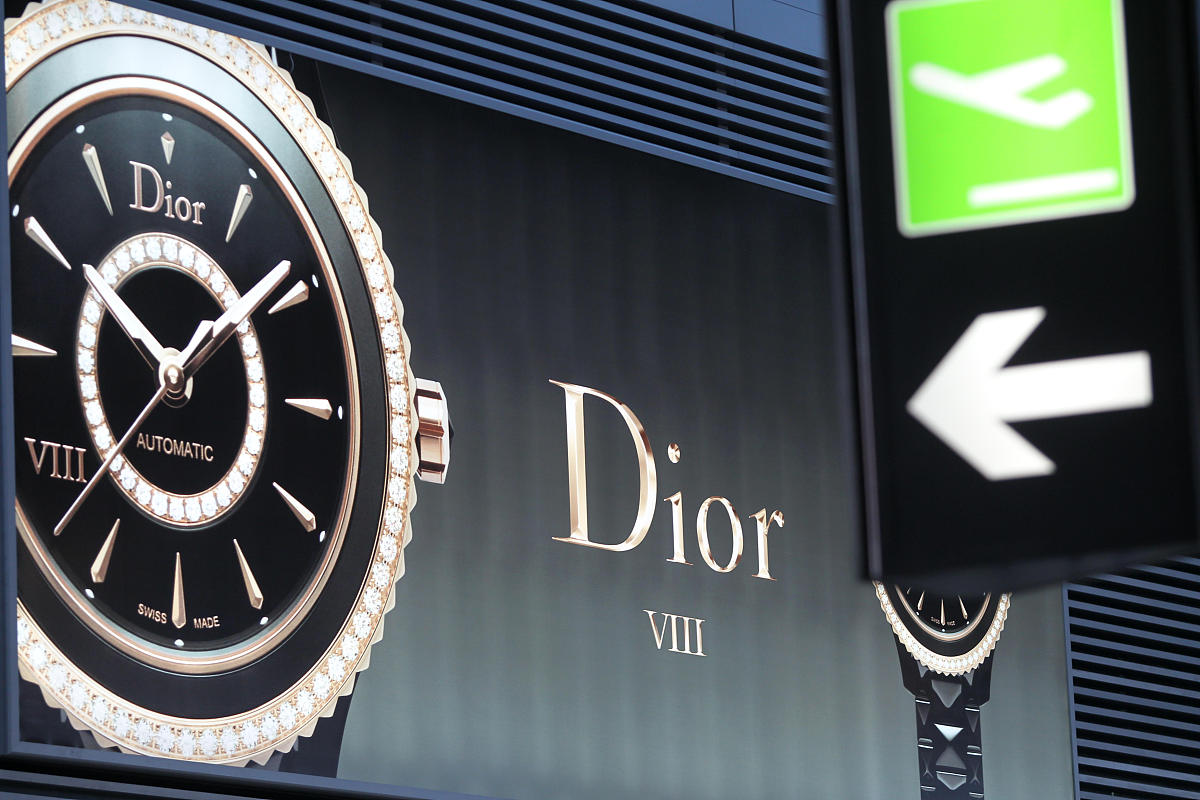 ***_***  2013年7月13日,上海虹桥机场,迪奥(dior)广告.迪奥(dior)由