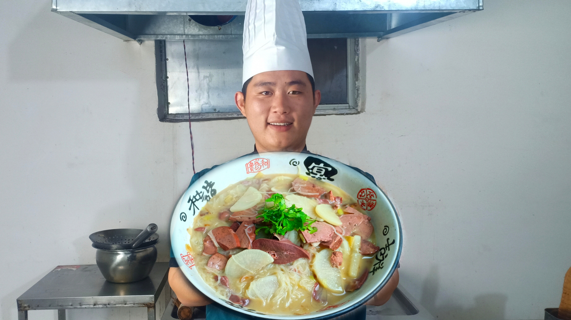 冬天都爱喝羊杂碎汤,大厨教你在家做,6元能做1大盆,喝着真过瘾