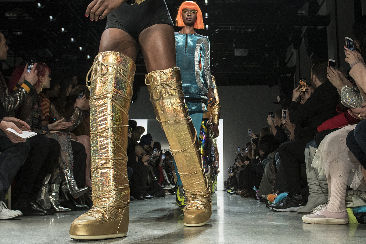 2018秋冬纽约时装周:jeremy scott 细节