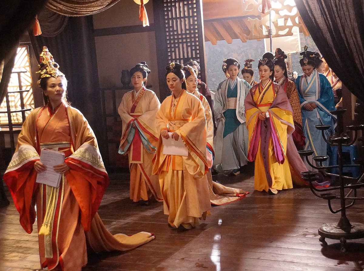 皇上戏妃子下一句：如何巧妙回应？