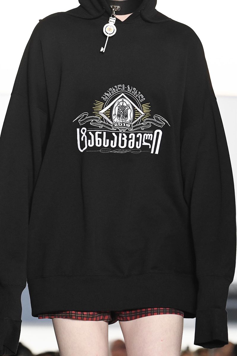 2023欧美新款女士大码圆领卫衣 - 时尚宽松印花休闲上衣