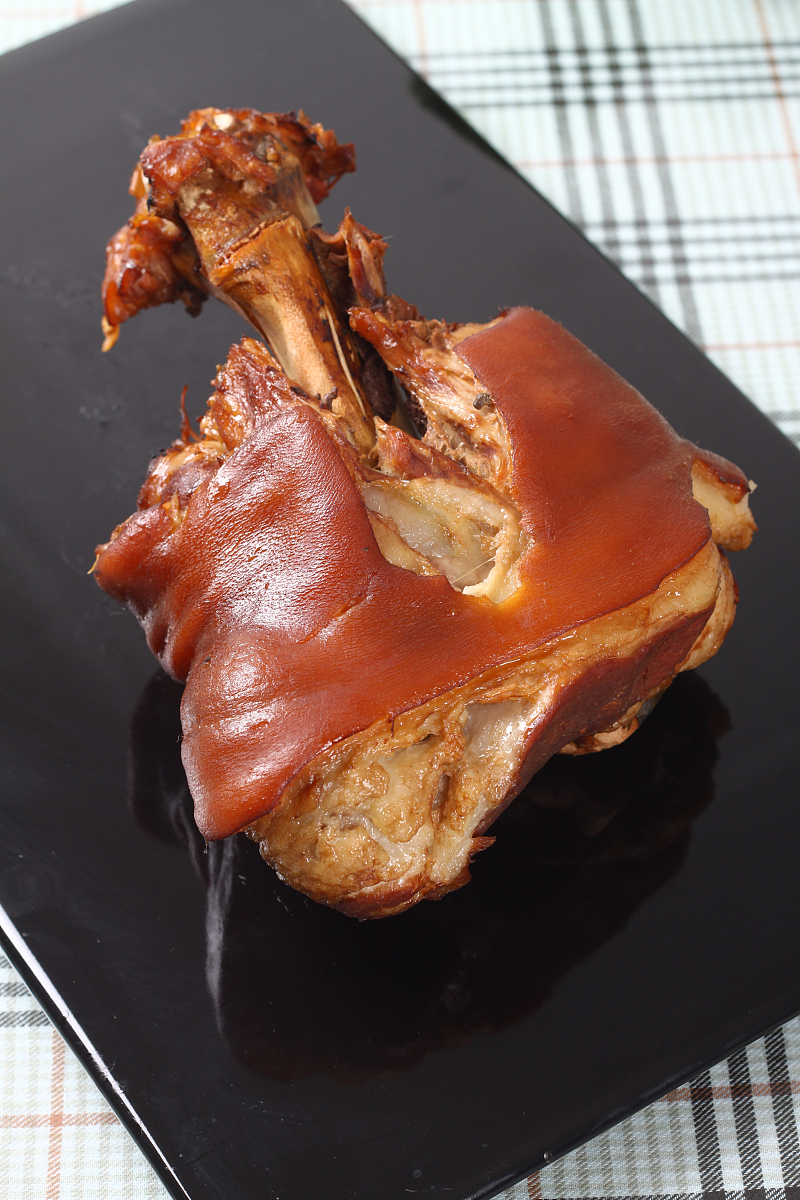 一个猪肘子大概多少斤，