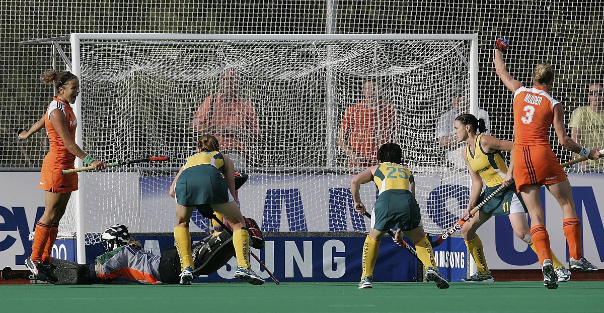 madrid, spain - october 08: the australian team (in yellow) conc