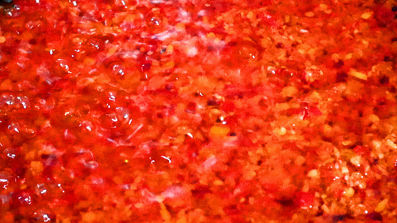 农村小伙教你自制辣椒酱,比黄豆酱还好吃放一年不会坏,先收藏了