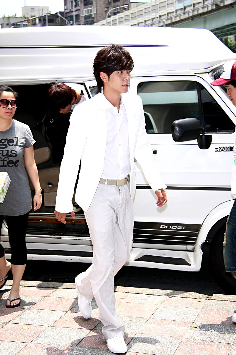 爱与关怀，用行动温暖人心 - 正能量公益广告脚本