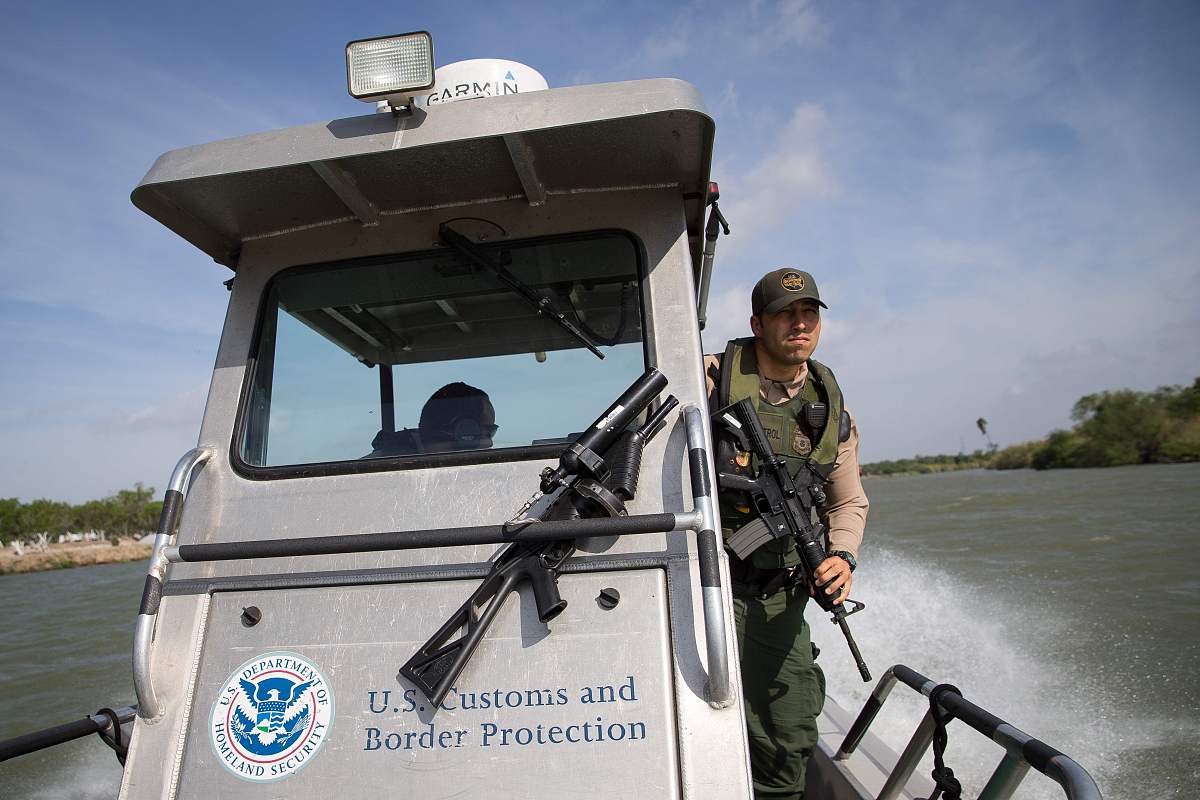 Which of the following elements must be present for a charge of voluntary manslaughter50 A、 Premeditation and malice aforethought B、 Reckless indifference to human life C、 Killing another person d