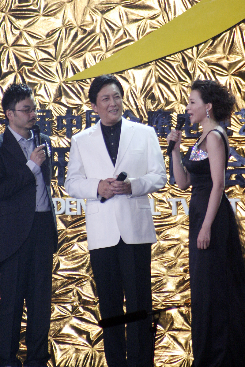 2008年8月29日,长沙,第七届金鹰电视艺术节现场表演开场.汪涵 唐国强 