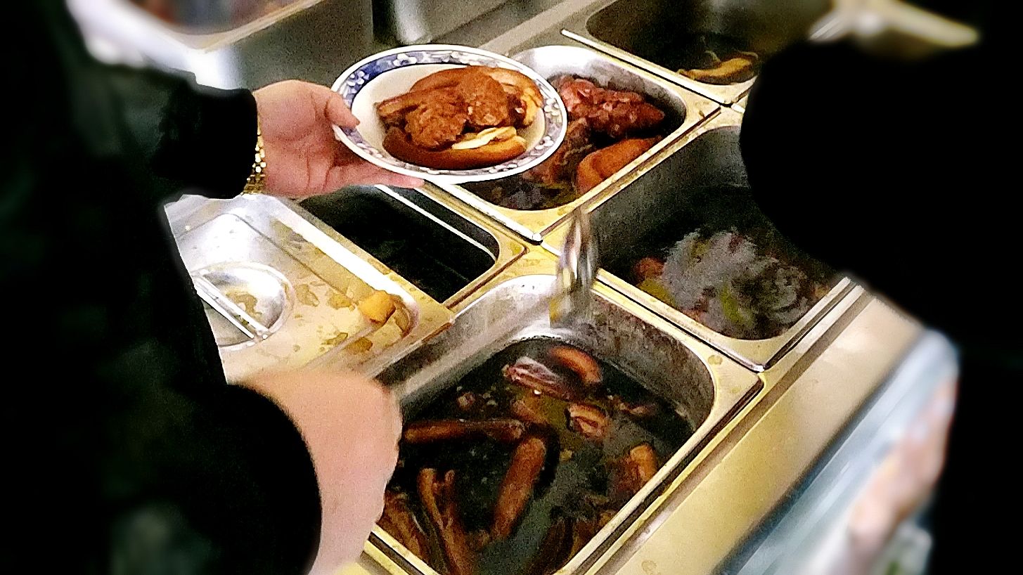 石家庄这家甏肉干饭开了10年了,有名的老店,人多到夹菜基本靠抢