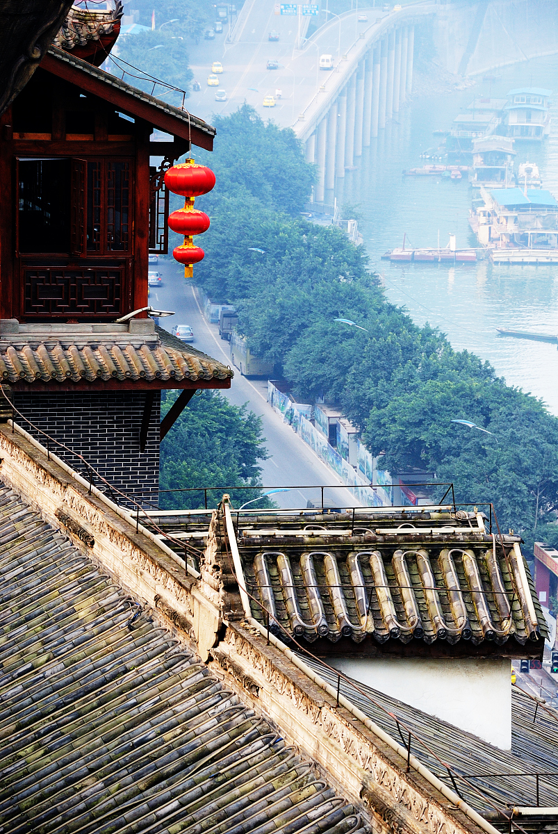 重庆旅游英文广告语：探索迷人的山城