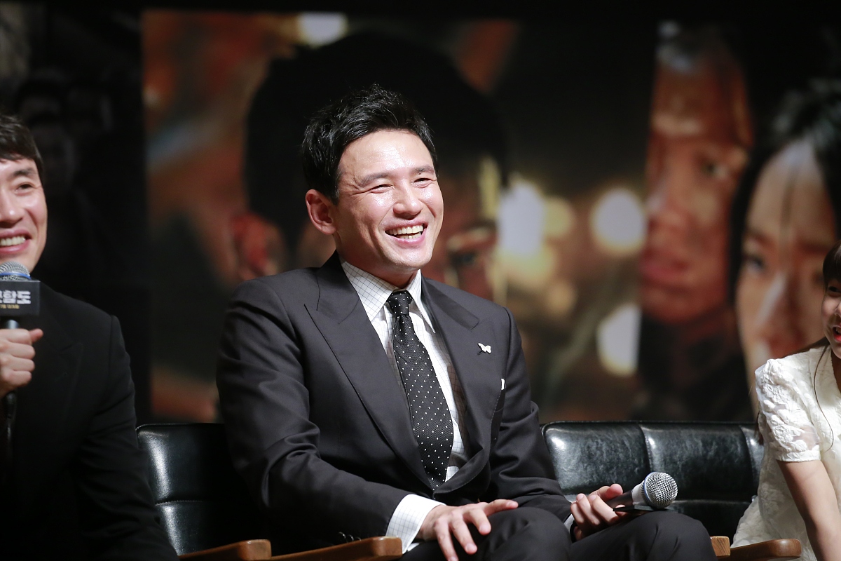 类似'笑了笑'的词汇：10种表达笑声的词语